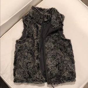 The North Face Children’s unisex fur vest in grey